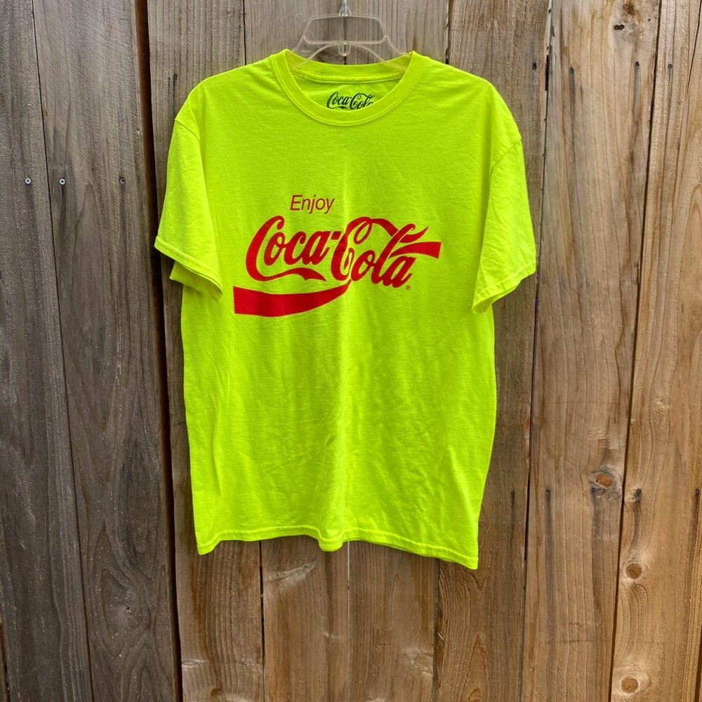 NEON COCA-COLA GRAPHIC TEE